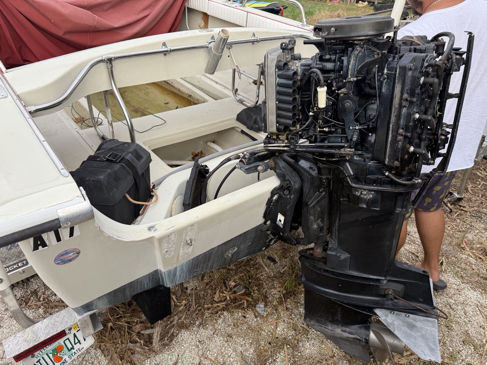 Outboard powerhead service